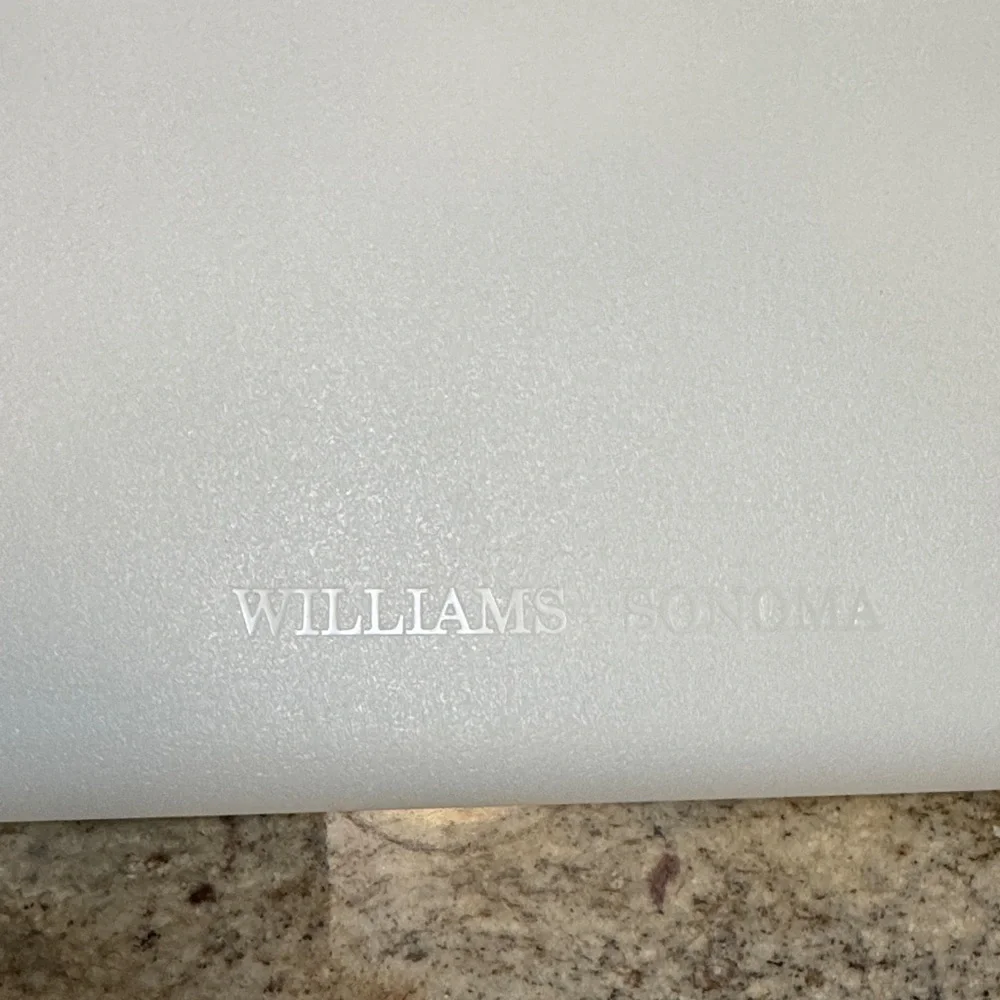 Williams Sonoma Cutting Board- used